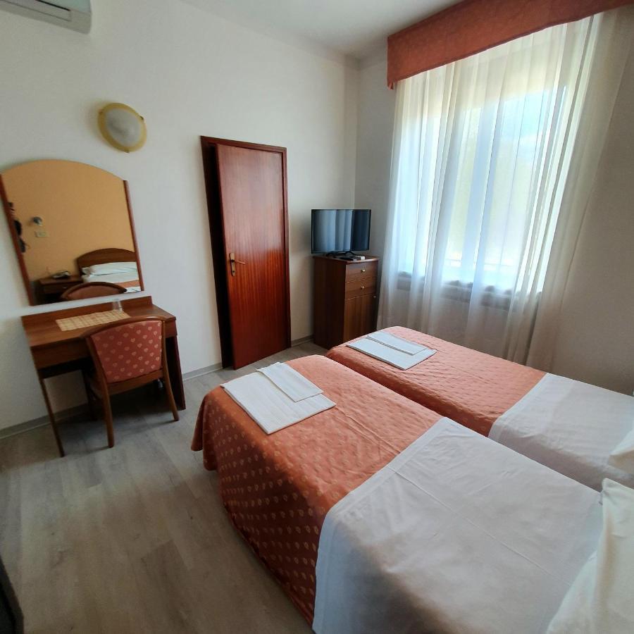 Hotel Perla Massa Lombarda Eksteriør bilde