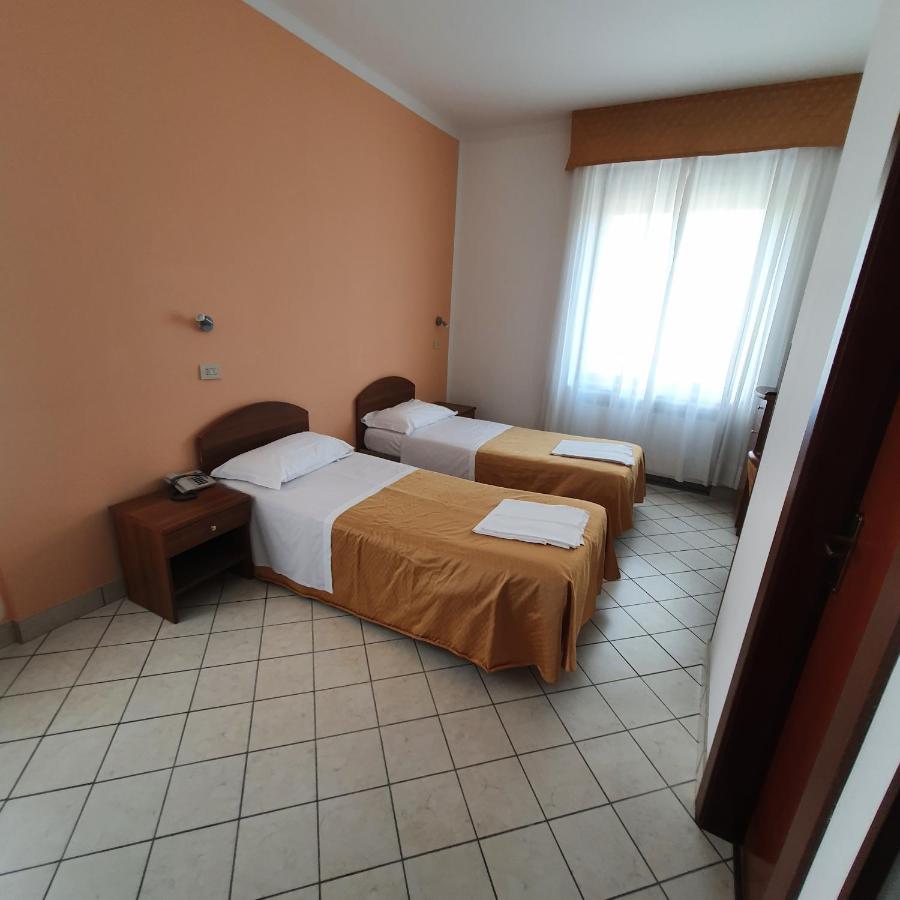 Hotel Perla Massa Lombarda Eksteriør bilde