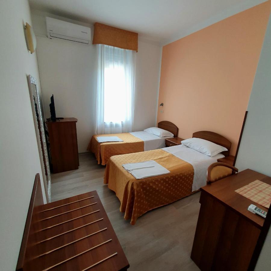 Hotel Perla Massa Lombarda Eksteriør bilde